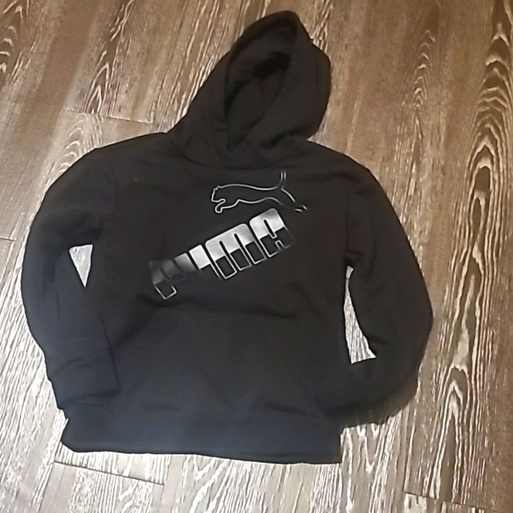 Size 8 boys black PUMA sweater w hoodie